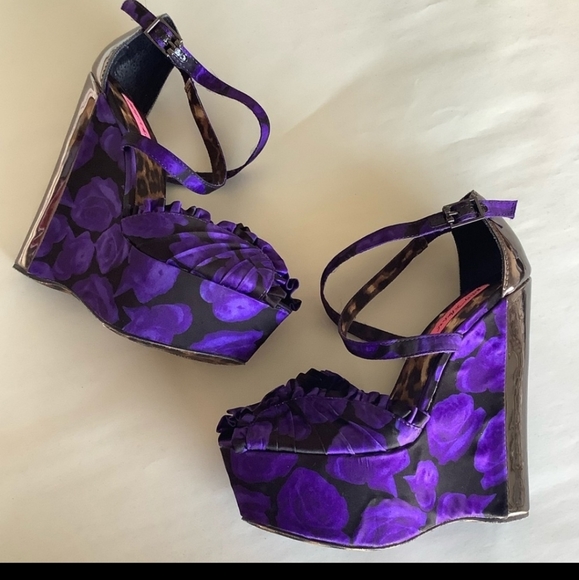 Betsey Johnson purple floral wedge - Picture 2 of 3